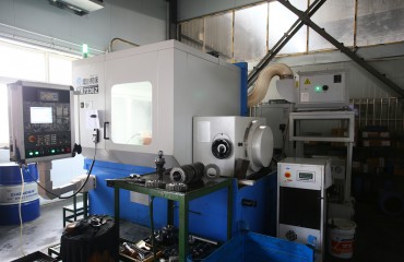 蝸桿磨齒機